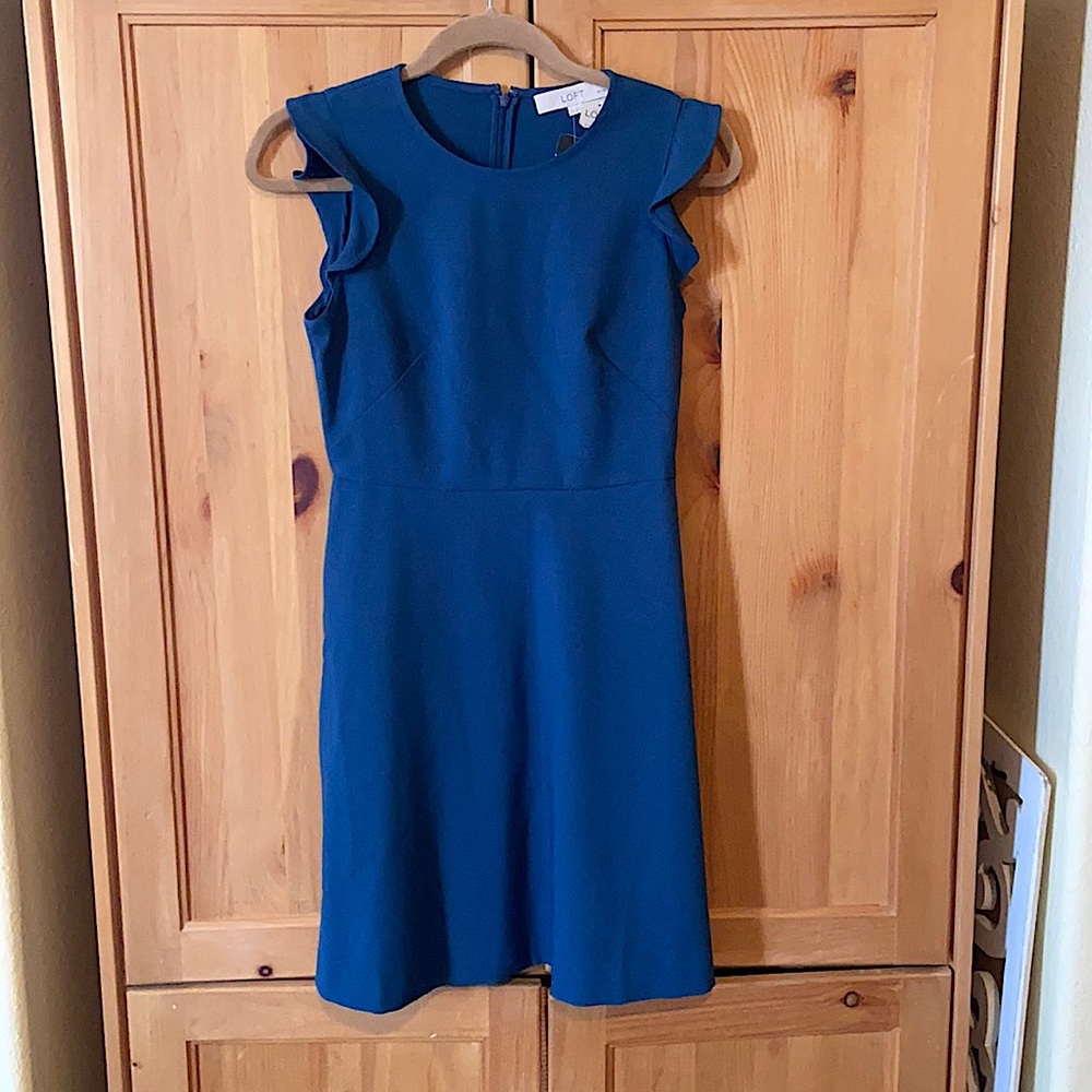 LOFT sleeveless/ cap sleeve dress. Ruffle at shoulder 💙